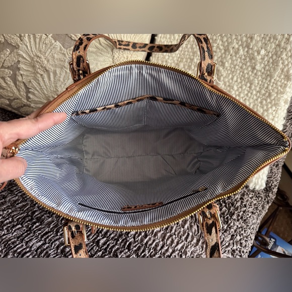 NWOT Leopard Print Tote Bag Set - Picture 4 of 9